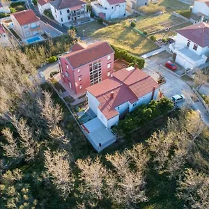 Appartement Tino Kustic 2, Pag Town