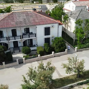 & Kaurloto Pag Town